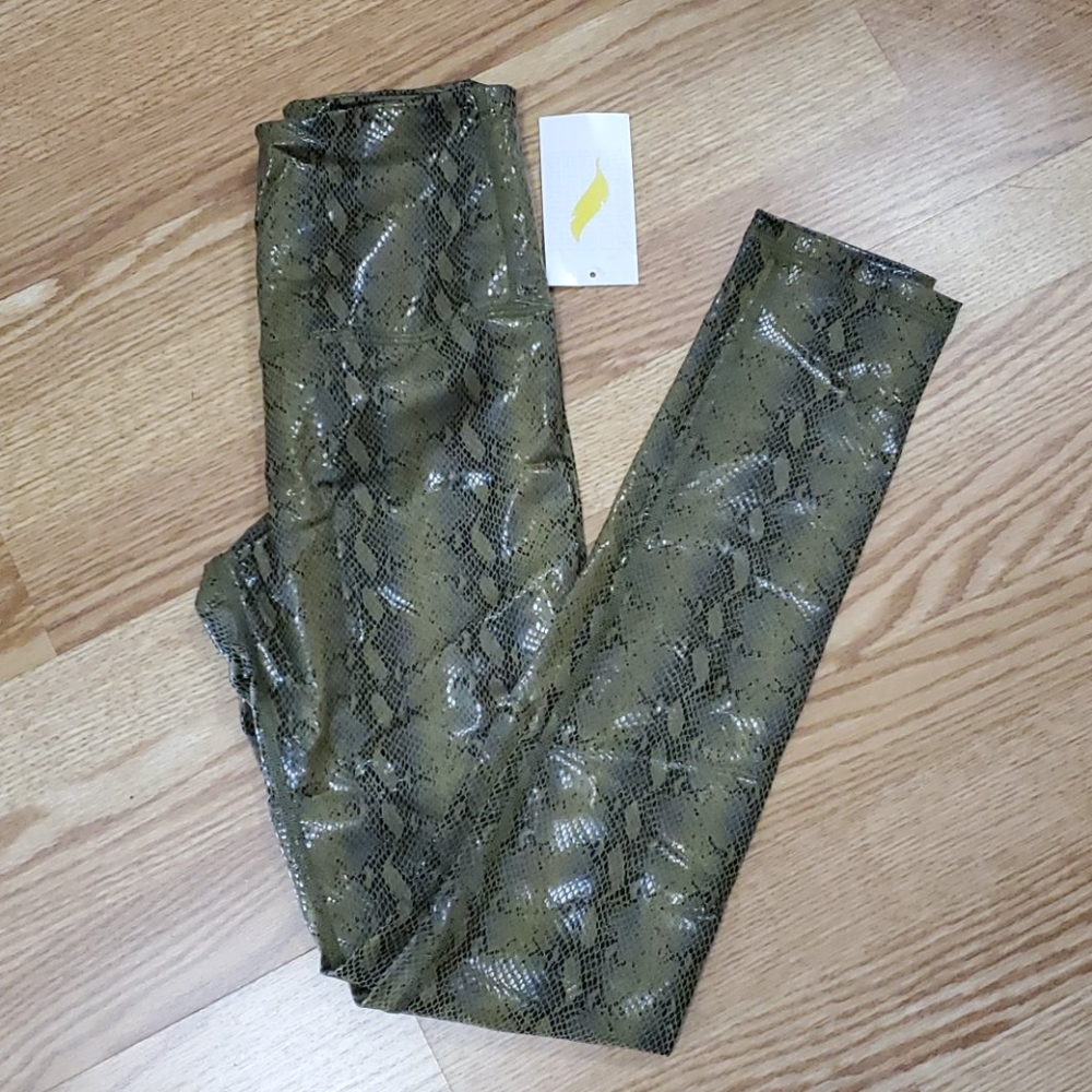PHEEL beyond leggings, olive venom